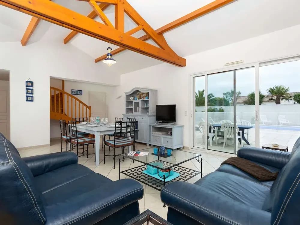 Luxurious Villa With a Dishwasher, Only 3.5km From the Beach - Miniature 7