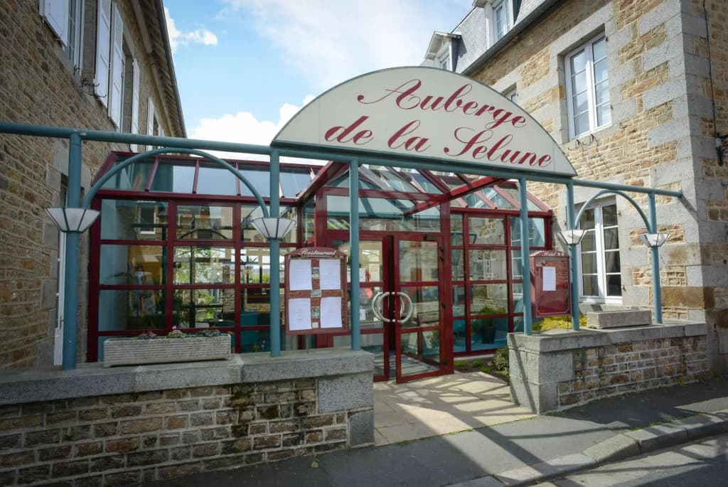 Logis Auberge de la Sélune - Photo 1
