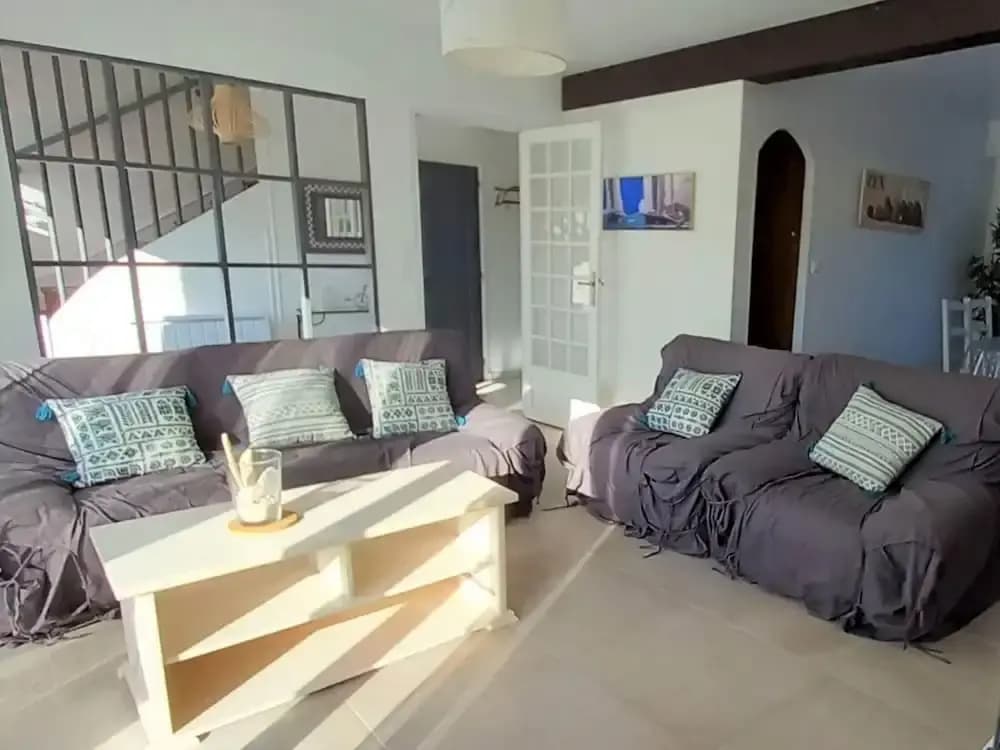 Semi-Detached House, Port-Louis - Miniature 6