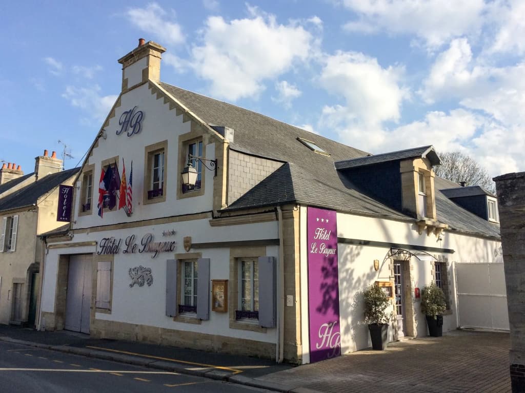 Hotel Le Bayeux - Photo 1
