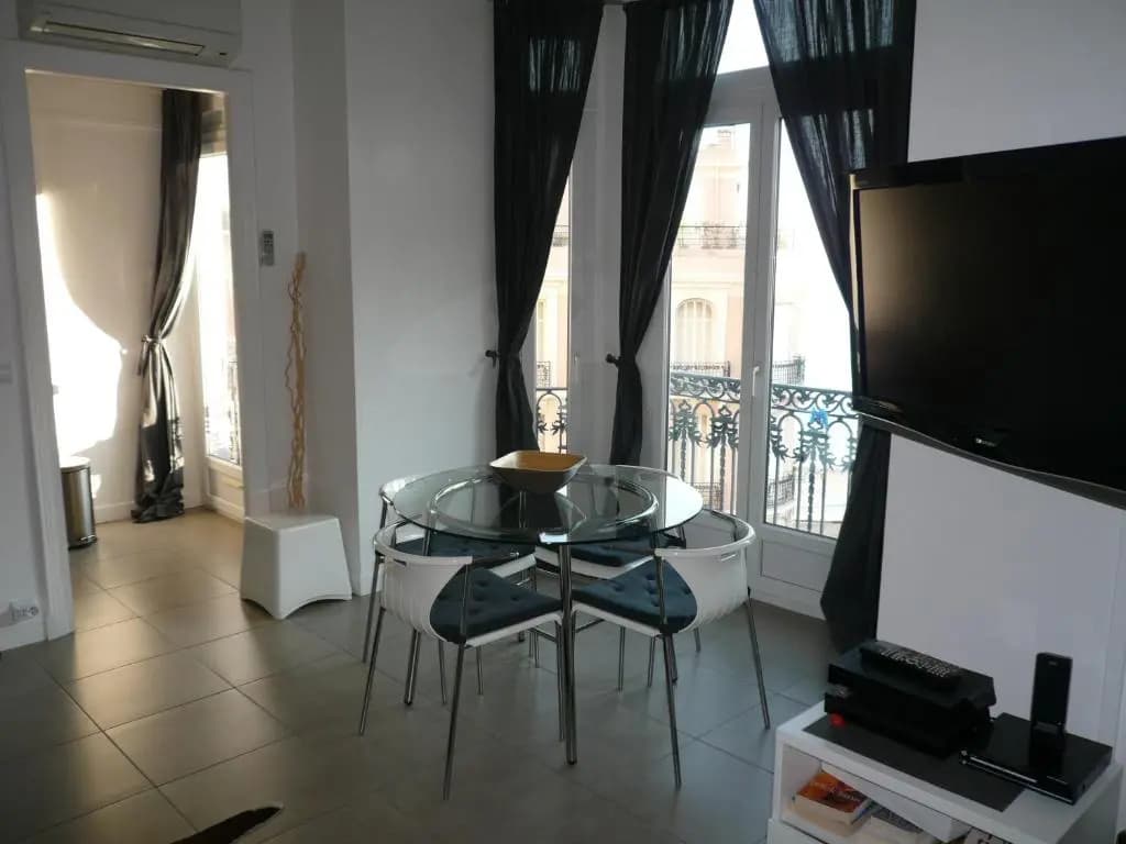 2 Pieces, Centre Ville, 50 Metres Plages Et Mer. - Photo 2