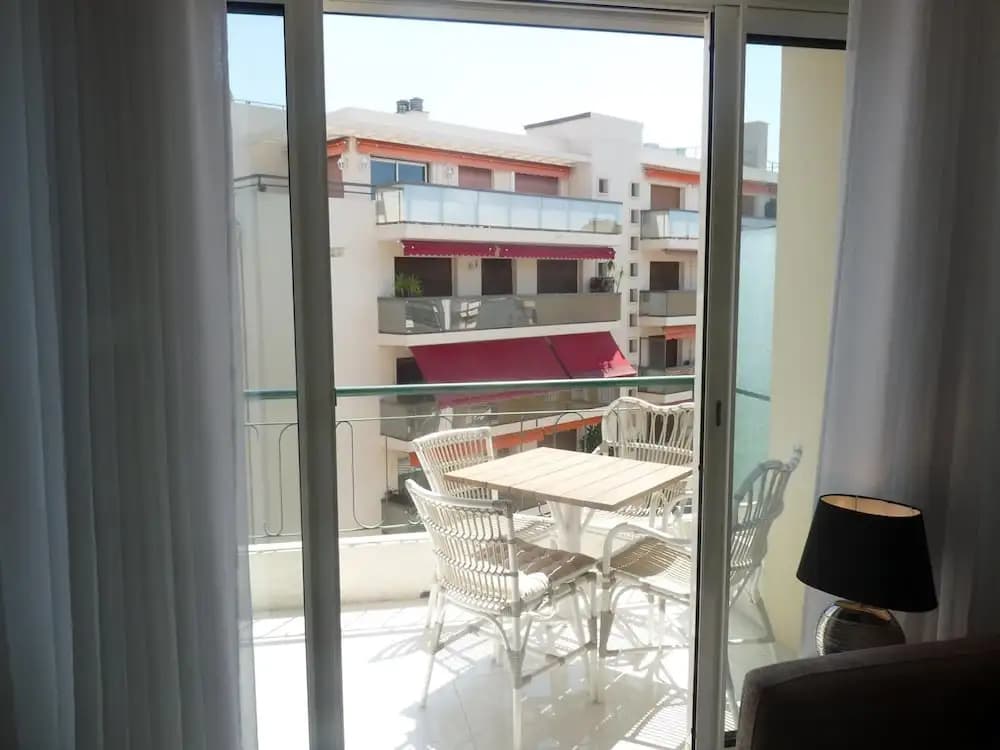 Two Bedroom Apartment Next to the Croisette in Cannes a Short Walk to the Palais des Festivals - 1961 - Photo 5