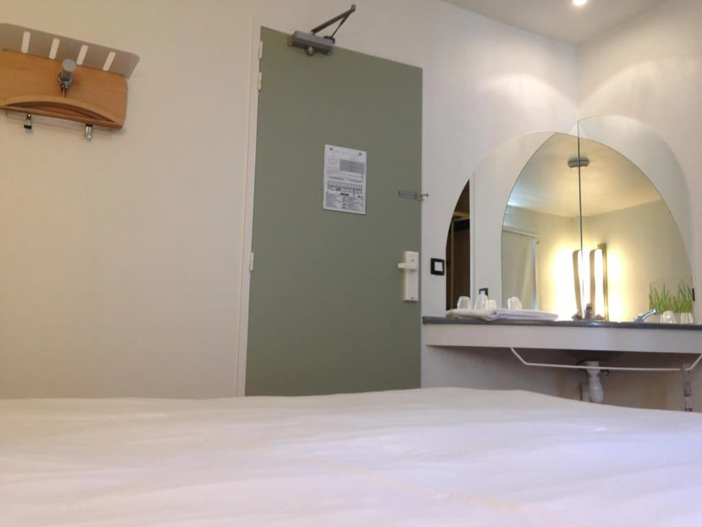 ibis budget Caen Centre Gare - Photo 3