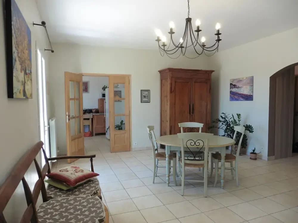 Pretty, Spacious Holiday Home With Private Pool - Photo 5