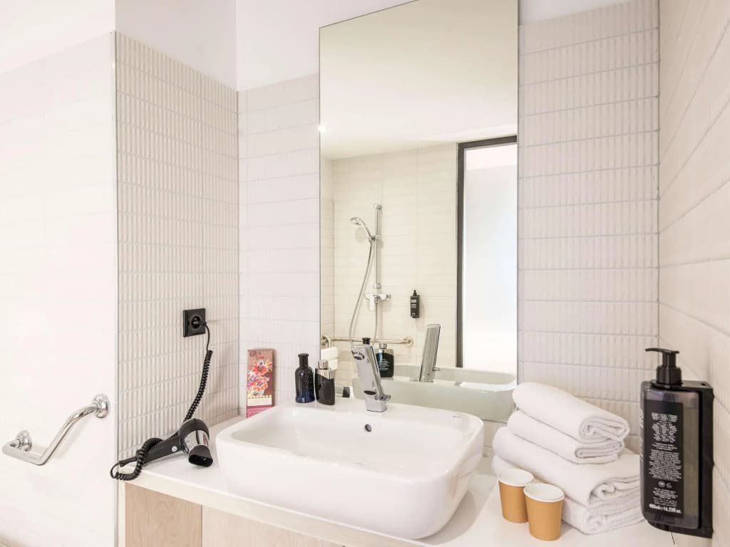ibis Styles Pertuis Luberon - Miniature 8