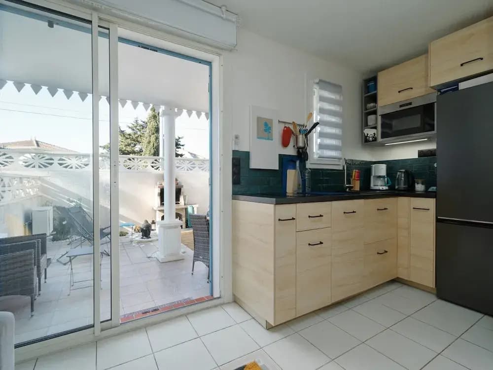 Beachside Apartment With Pool - Photo 3