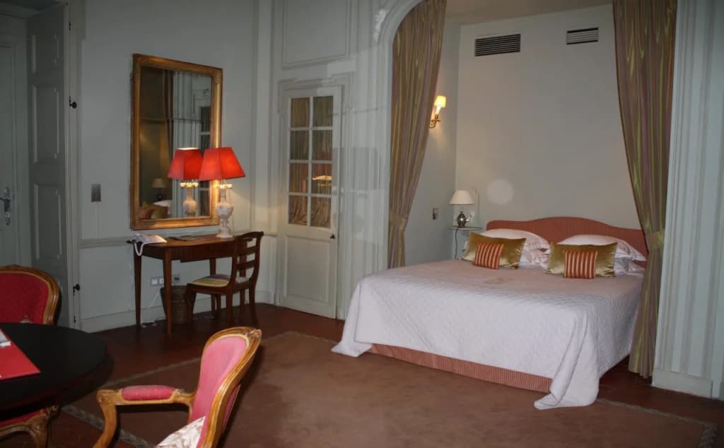 Chateau de Roussan - Photo 3