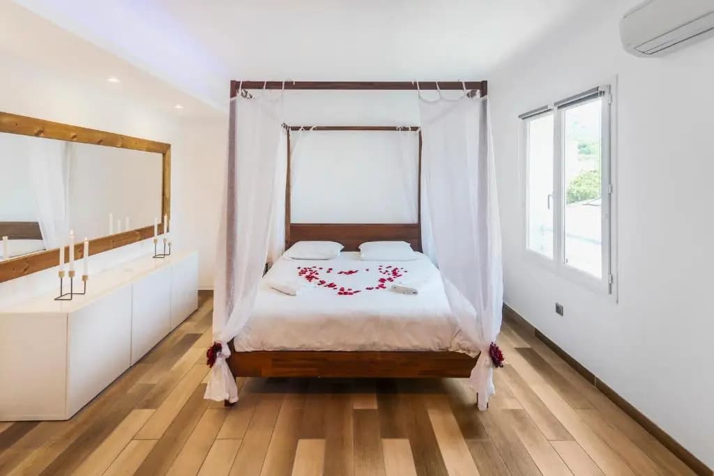 Suite Pointe Rouge Jacuzzi SPA - Photo 1