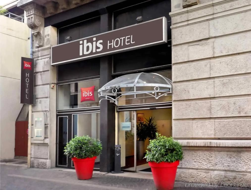 Ibis Grenoble Centre Bastille - Photo 1