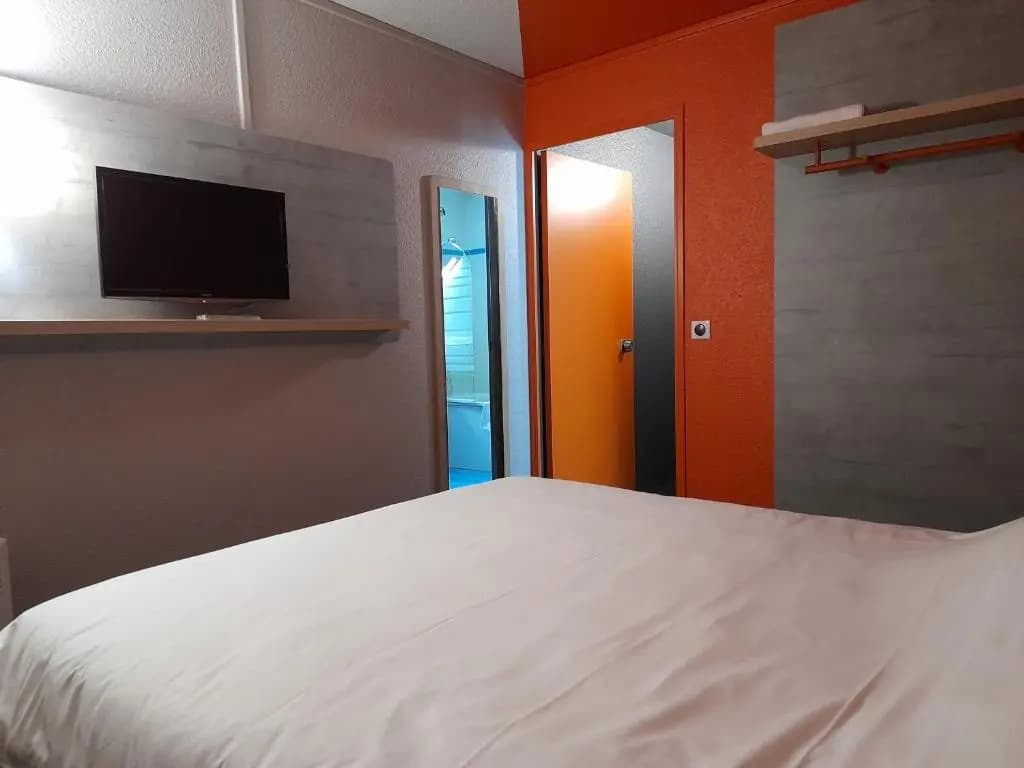 Ibis Budget Fresnes - Photo 3