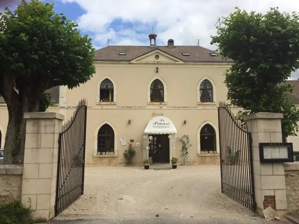 Hôtel Restaurant Le Prieuré - Photo 1
