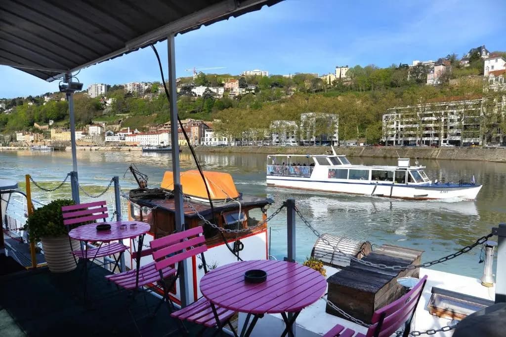 Studio Peniche au coeur de Lyon pour 2 personnes, insolite et calme - Photo 3