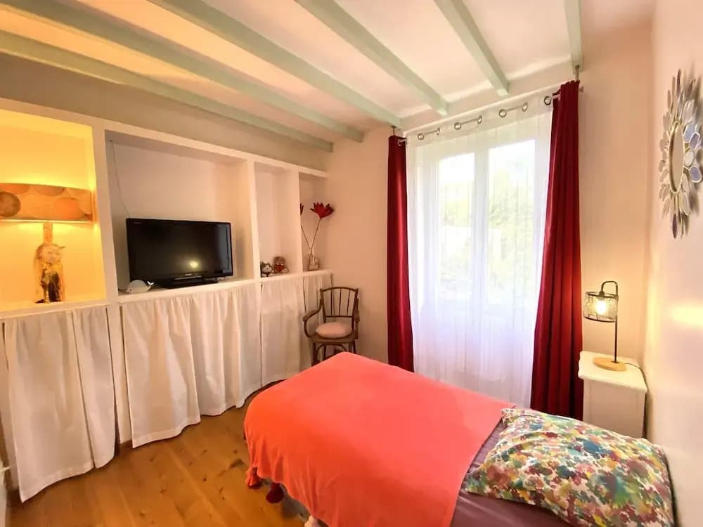 Charming Holiday Home With Garden in the Cotentin - Photo 5