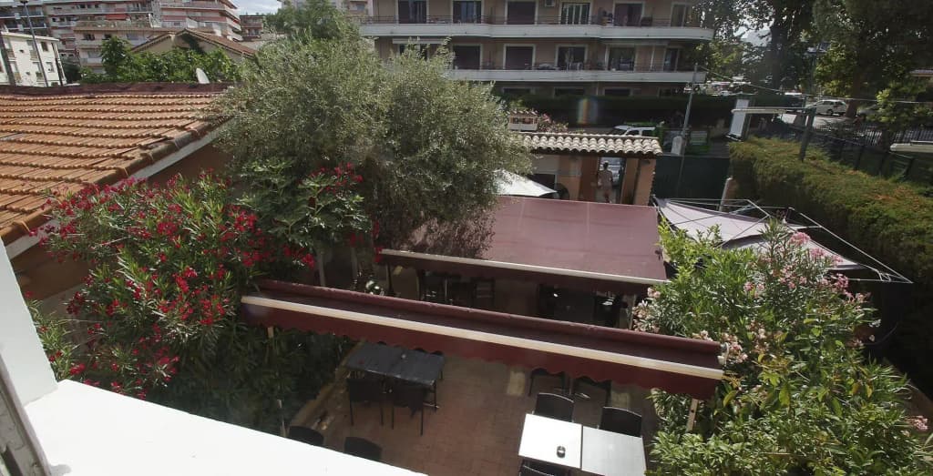Hotel Restaurant Le Derby - Photo 1