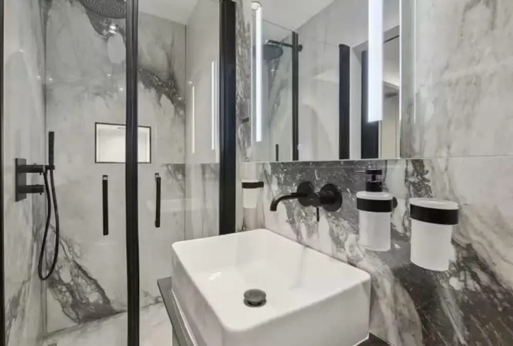 Elegant Flat - 2br-6p - Miniature 6