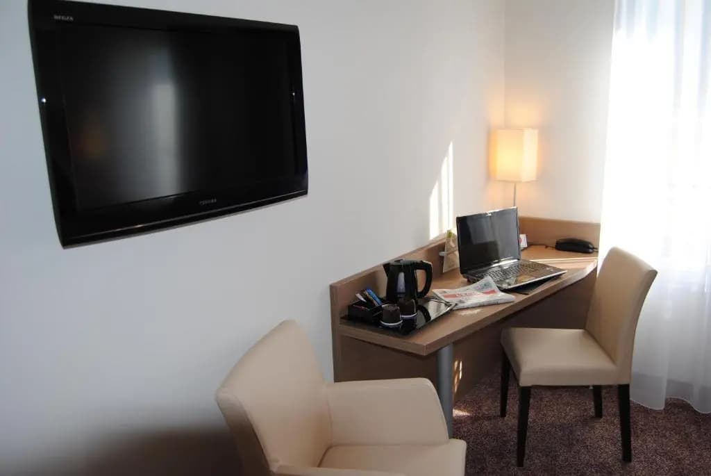 Brit Hotel Chateaudun - Photo 3