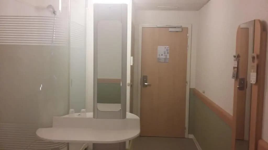 ibis budget Montbéliard - Photo 4