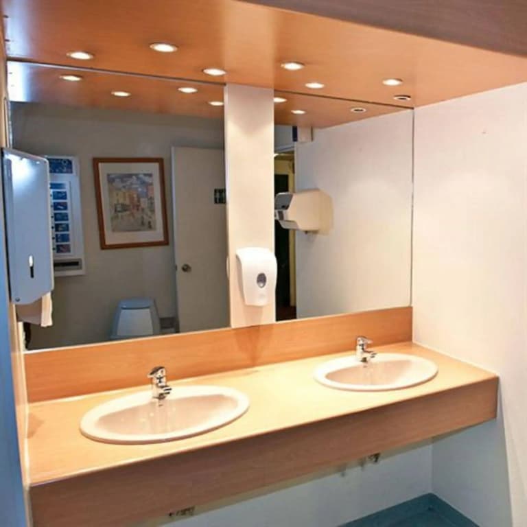 Egg Hotel Paris Gonesse - Miniature 8