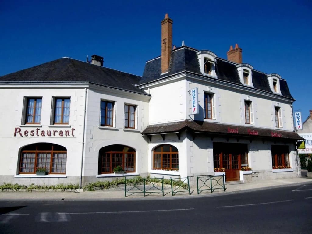 Hôtel Saint Hubert - Photo 1