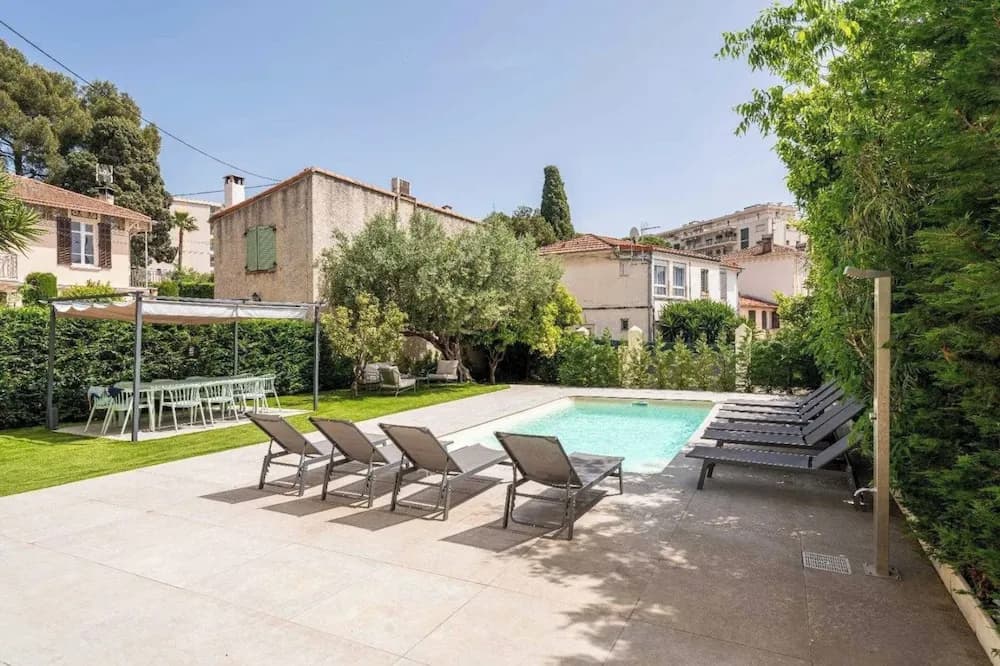 Superb Villa With Swimming Pool & Wellness Area - Photo 1