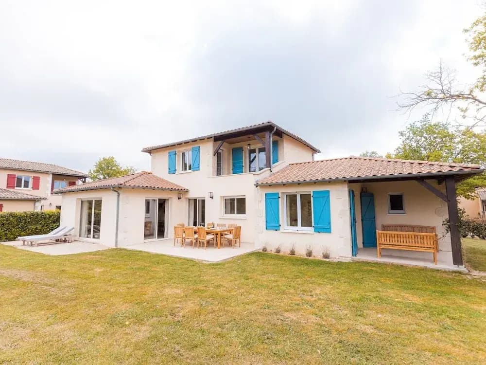 Modern Villa With Large Garden - Miniature 8