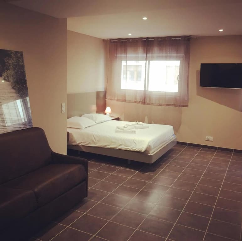 Villa Serafina Apartments - Photo 3