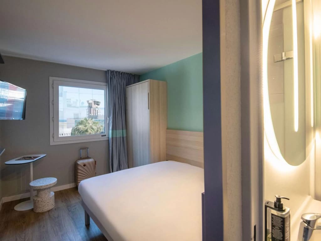 ibis budget Nice Aeroport Promenade des Anglais - Photo 4