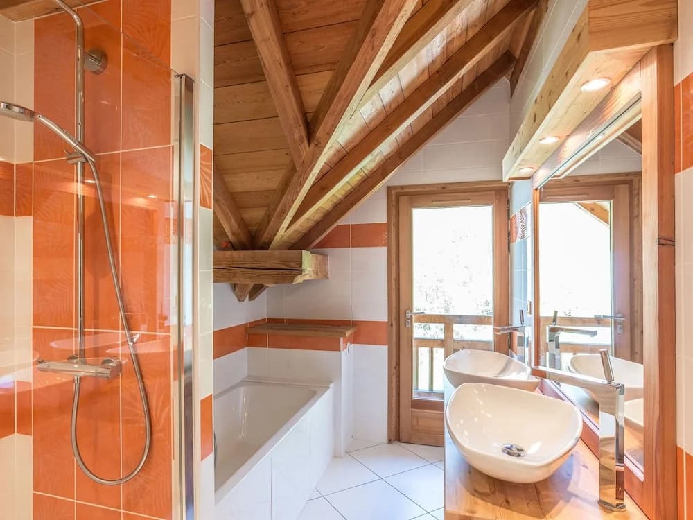 Luxurious Chalet in Vaujany French Alps with Balcony - Miniature 8