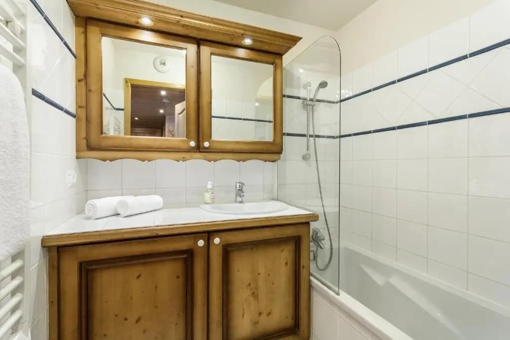 APARTMENT KANDAHAR - Alpes Travel - Central Chamonix - Sleeps 4 - Miniature 6