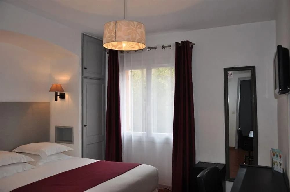 Hôtel de la Vierge Noire - Photo 4