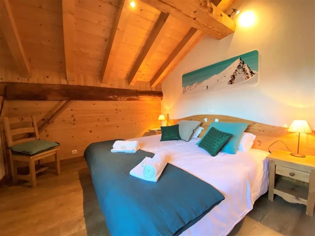 Chalet in Morzine Sleeping 12 with Sauna - Photo 2