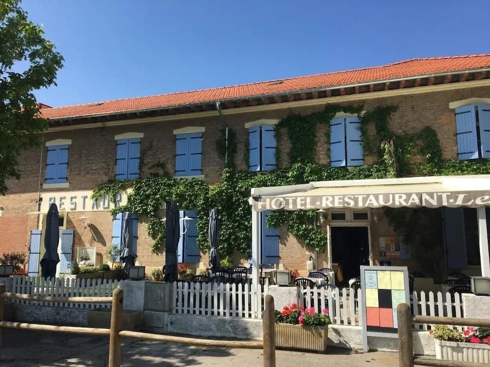Hôtel Restaurant Les Saladelles - Photo 1