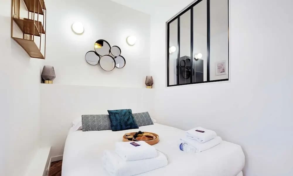 Chic Apartment in Paris for Couple - Photo 3