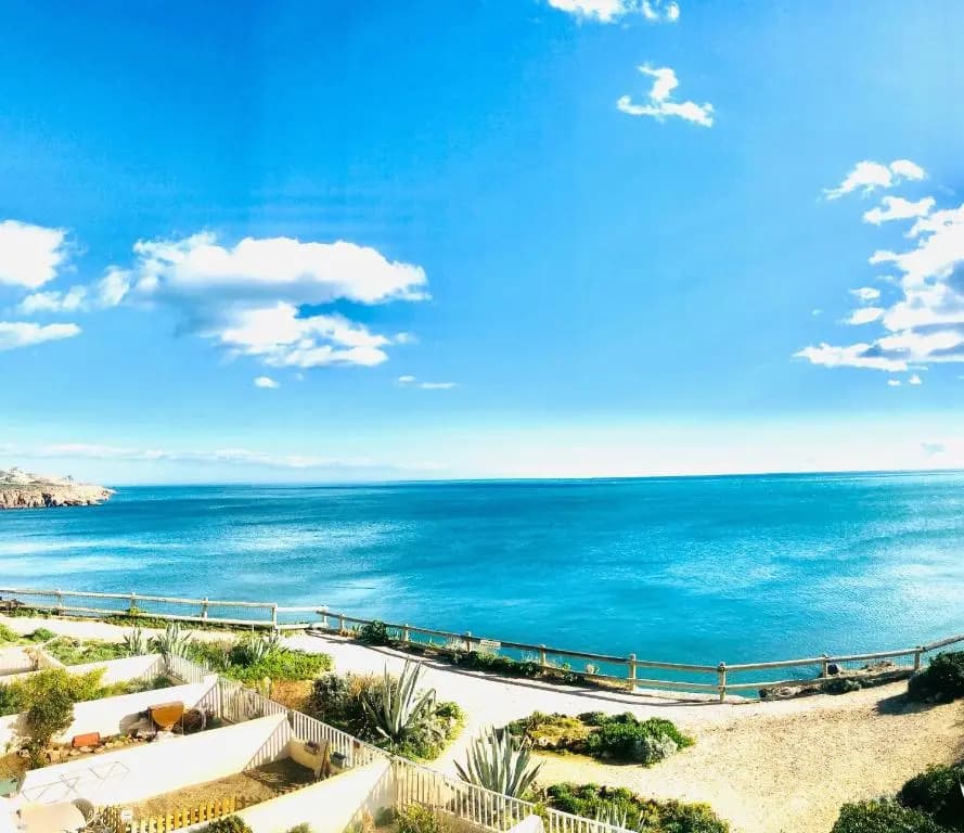 Nouvelle annonce : Appartement rénové de 66m2 pleine vue mer! - Miniature 8
