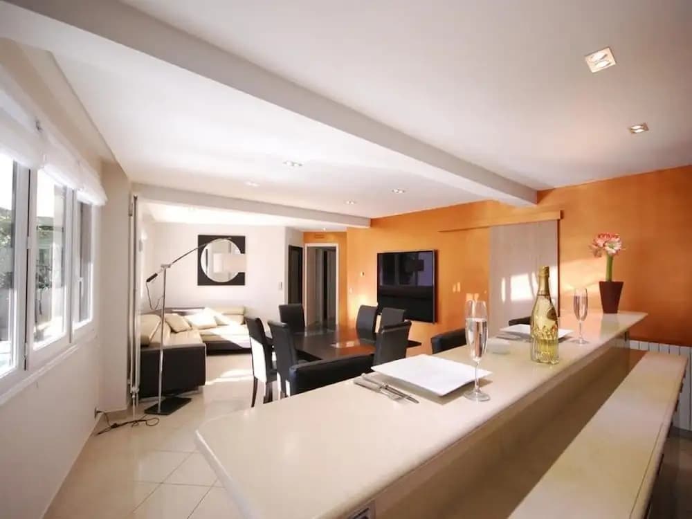 Three Bedroom Carlton Cannes - Miniature 7