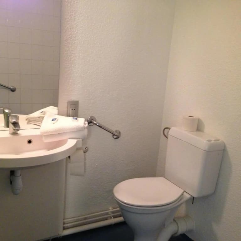 ibis budget Chartres - Miniature 8