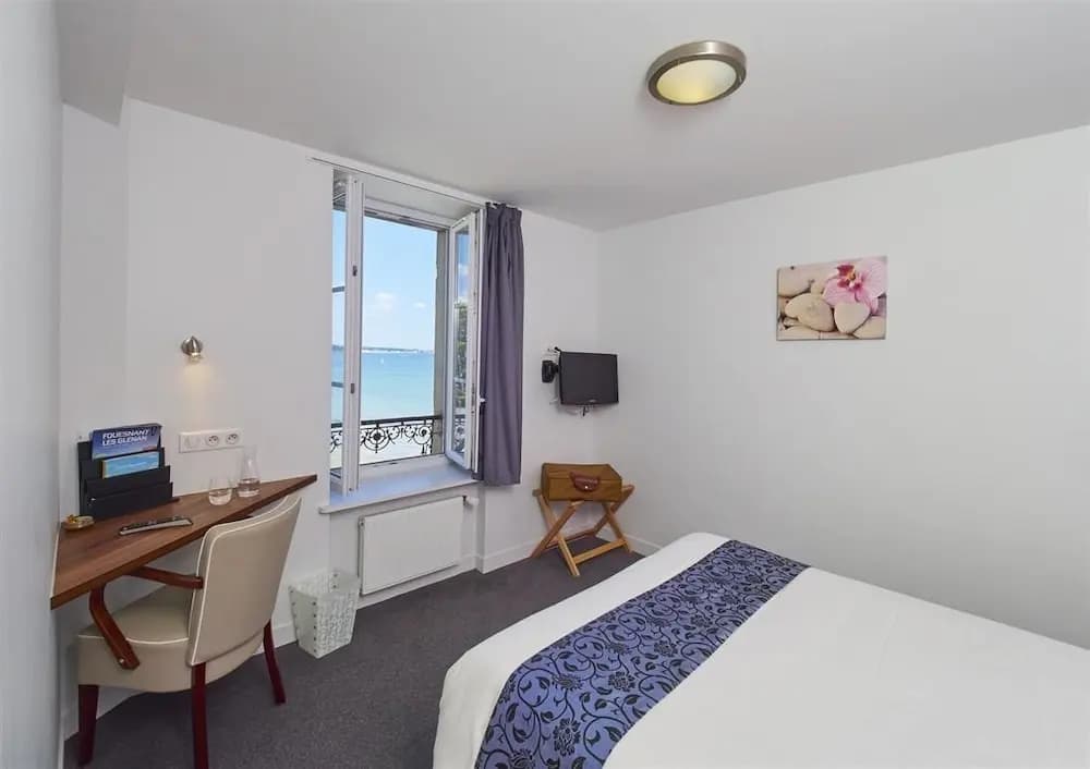 Logis Hotel Belle Vue - Photo 3