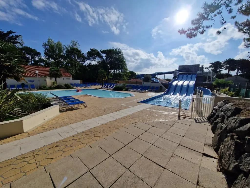 Bungalow neuf 3 chambres avec piscines partagées dans un camping-club vacances haut de gamme - Miniature 7