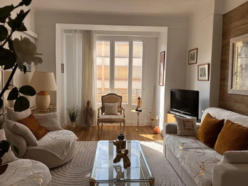 One Bedroom Apartment in Cannes Center a few Steps From the Croisette and the Martinez Hotel - 2032 - Photo 1