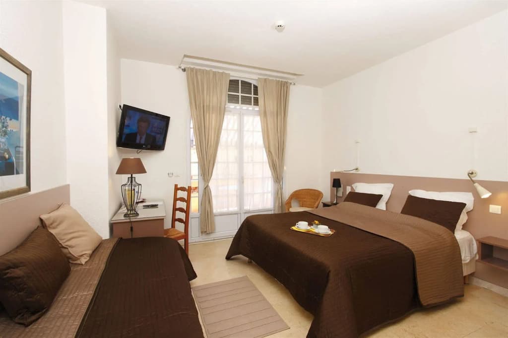 Logis Hotel l'Esterella - Photo 3