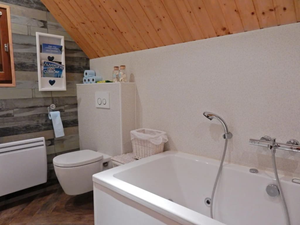 Cozy Holiday Home near Lake in Beaulieu - Miniature 8