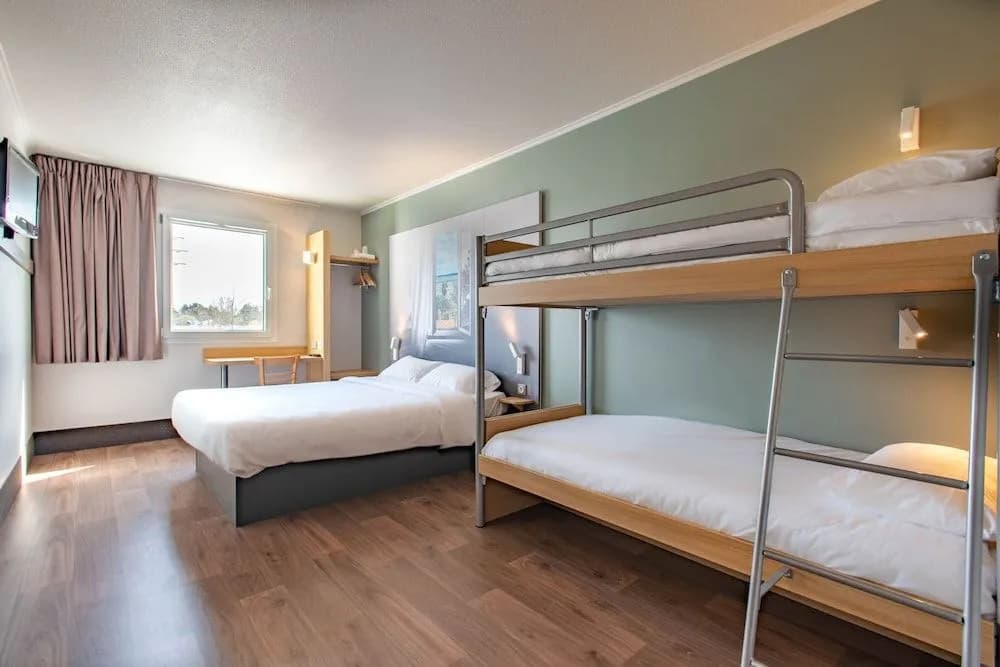 B&B HOTEL Vannes Ouest Golfe du Morbihan - Miniature 7