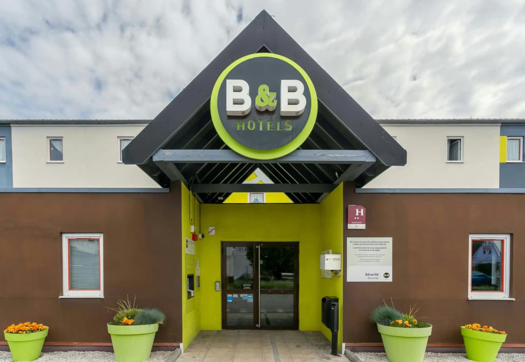 B&B HOTEL Strasbourg Nord Artisans - Photo 1