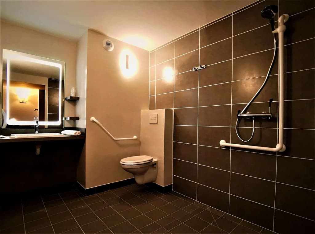 Brit Hotel Confort Pau Lons - Miniature 8