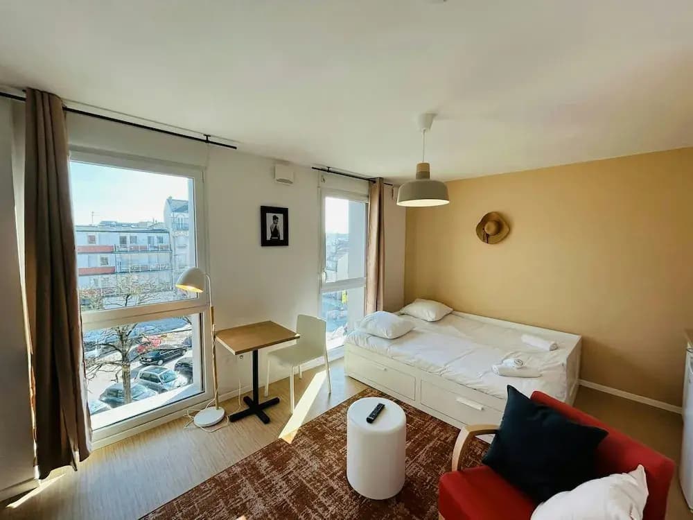 We Live In R - Suite 404 - Photo 1