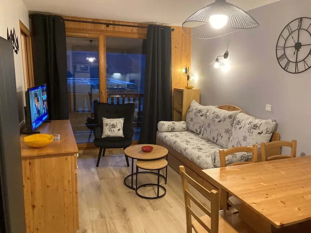 Alpine Apartment With Balcony - Photo 1