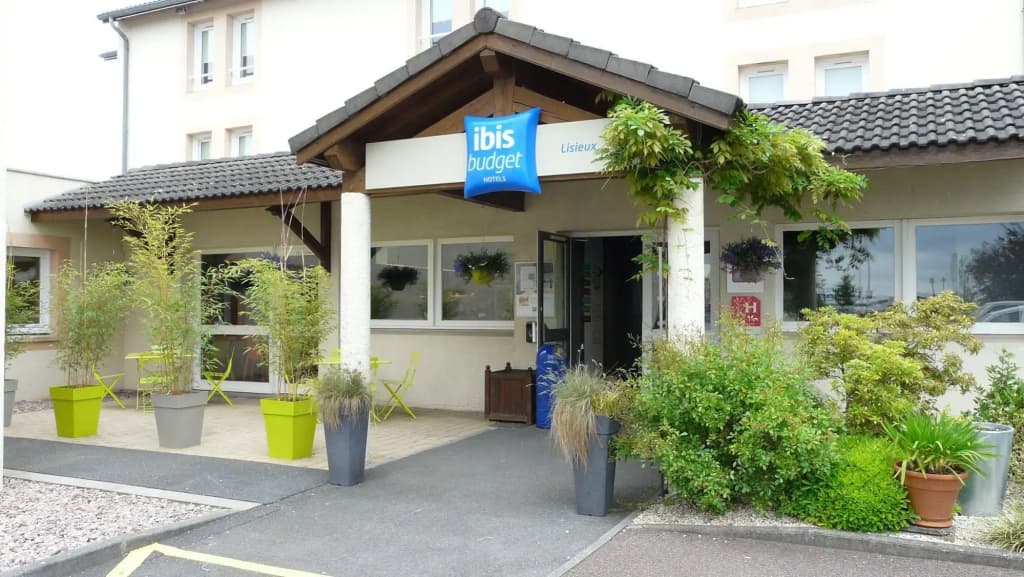ibis budget Lisieux - Photo 1