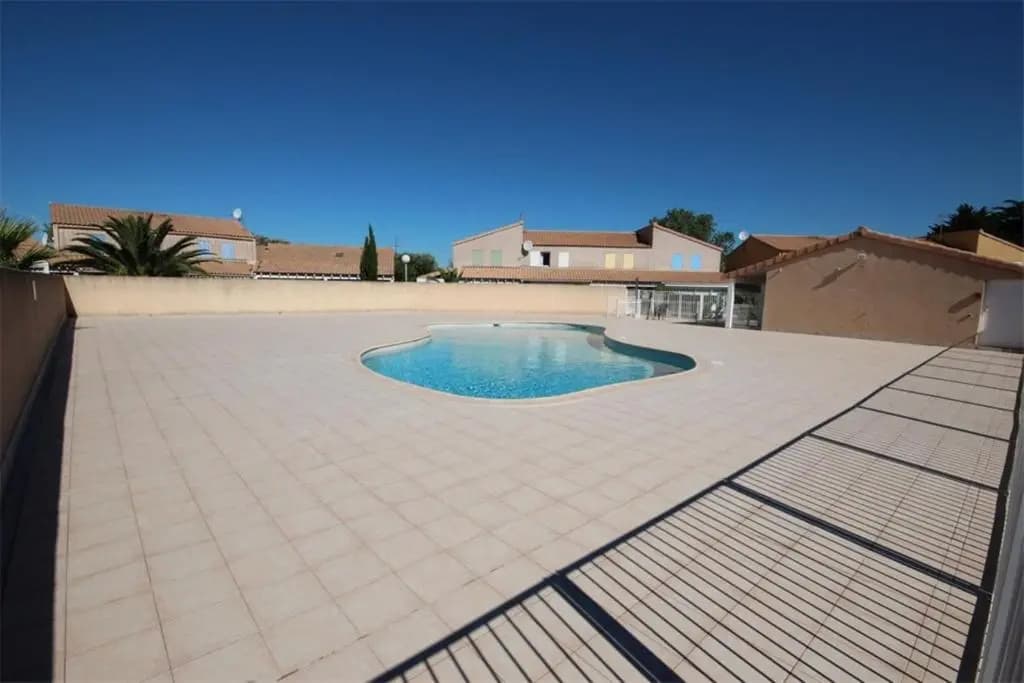 Belle villa climatisée 4 chambres 10 couchages 2 terrasses parking privatif dans résidence sécurisée piscine commune 800 m...