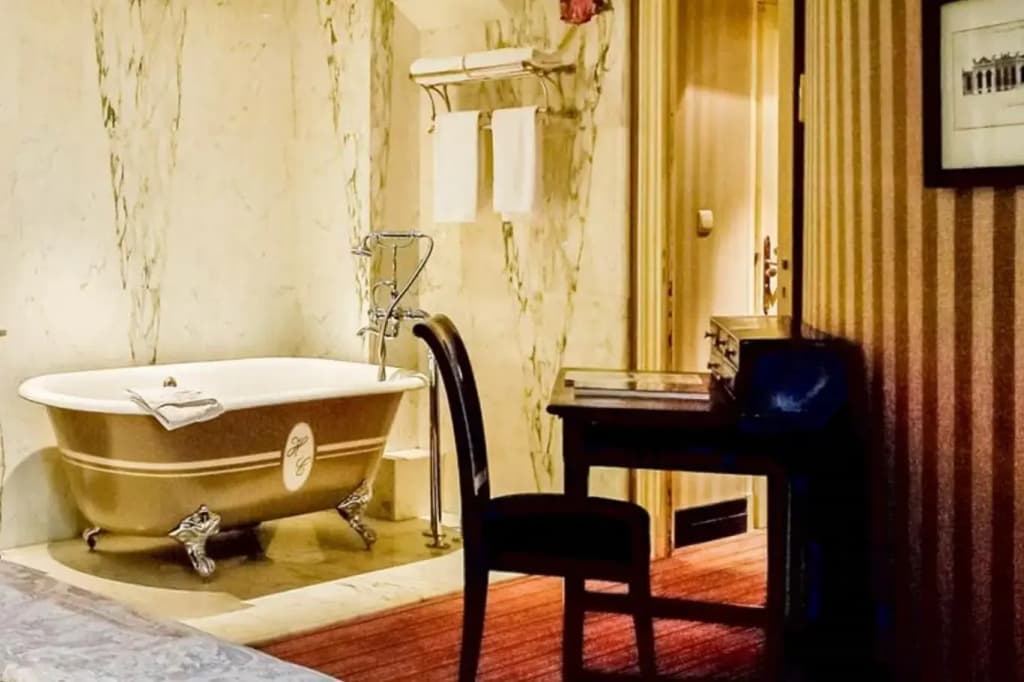 Hôtel du Romancier - Miniature 6