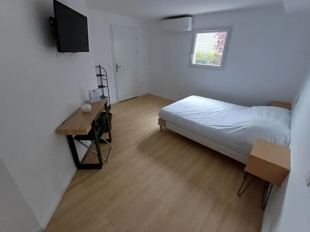 Crystal Hotel - Photo 3